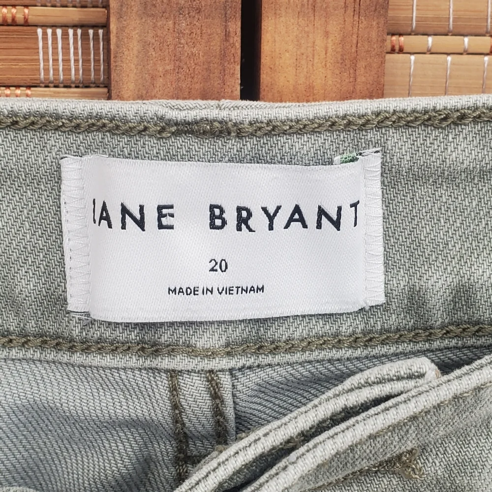 ♧ Lane Bryant Womens Light Gray Denim Shorts Size 20